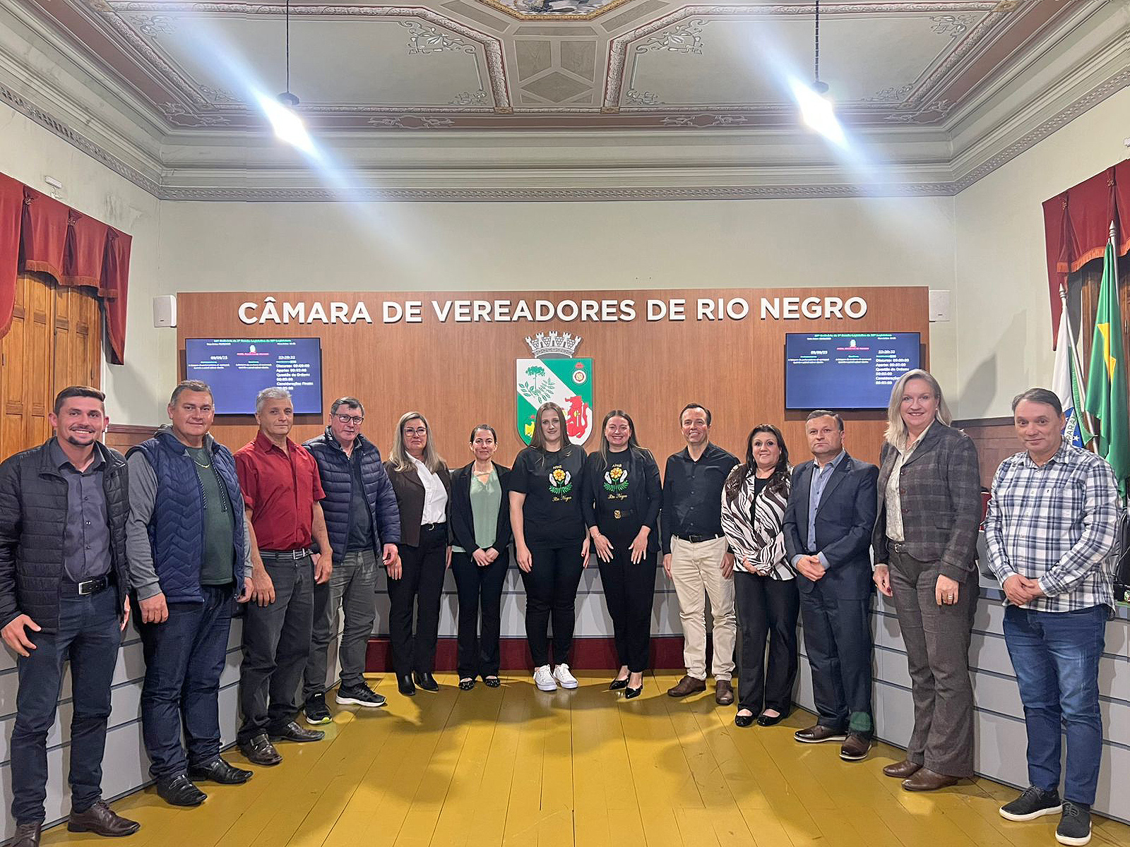 Câmara abre espaço para a APAE: diretora expõe desafios e mãe emociona com relato sobre inclusão