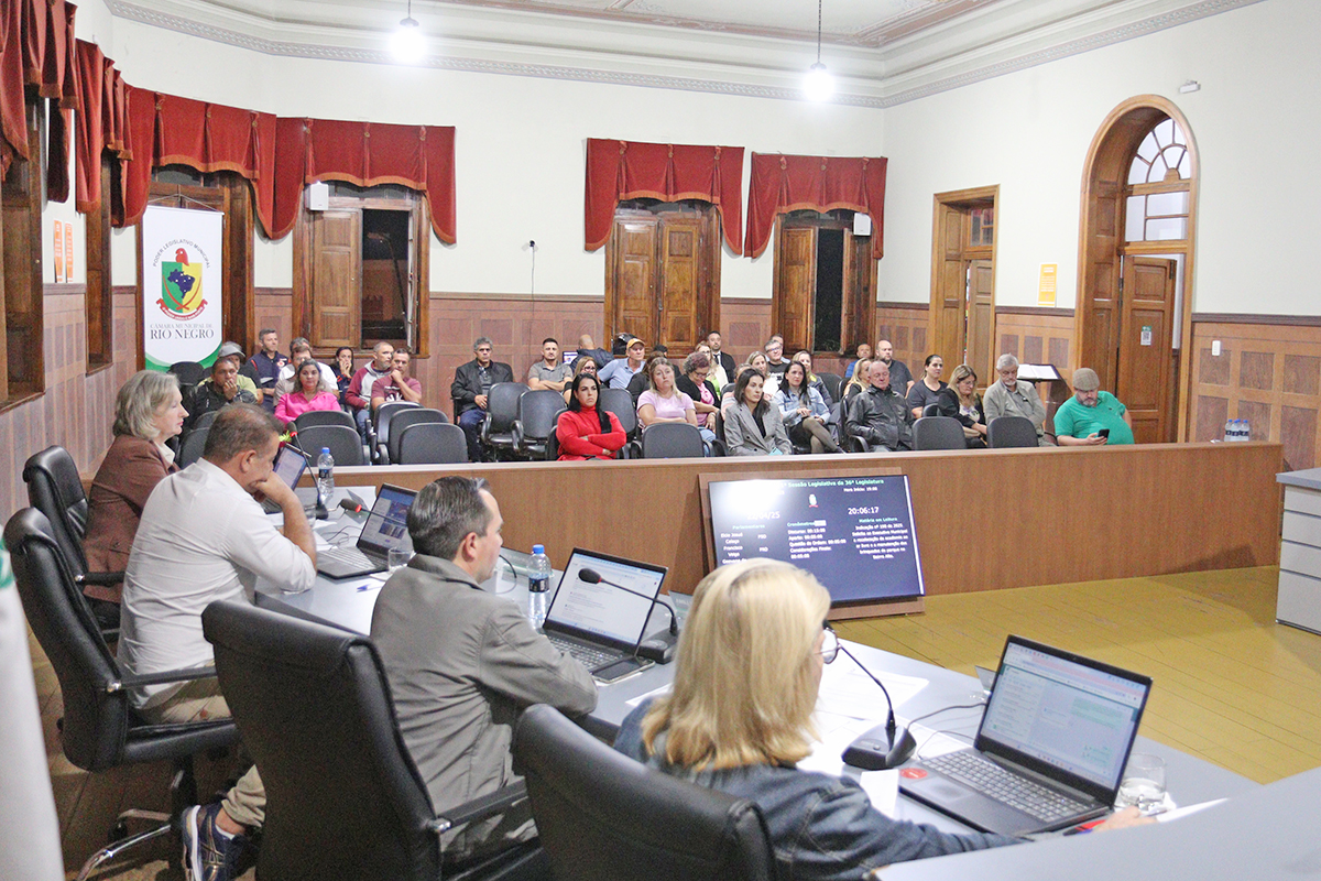 Câmara de Rio Negro aprova novos projetos, cobra melhorias na coleta de lixo e apresenta indicações para atendimento à população