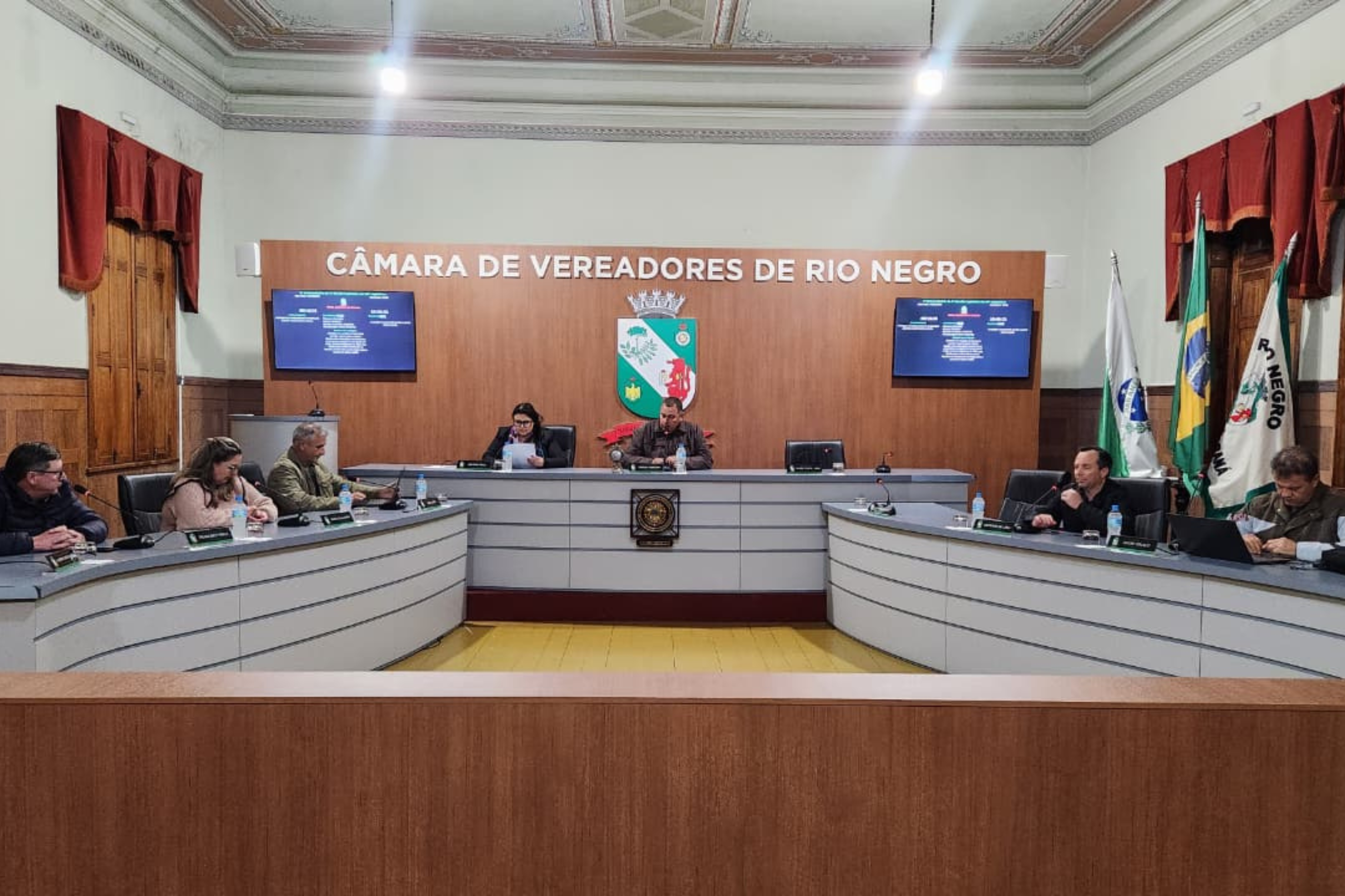 Câmara de Rio Negro aprova quatro projetos de lei em sessão extraordinária