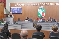 Câmara de Rio Negro aprova reajustes e recebe esclarecimentos sobre atendimento na base COVID em sessão ordinária