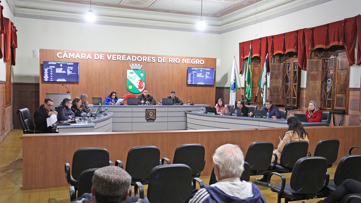 Câmara de Rio Negro aprova requerimentos e homenageia empresa em sessão marcada por demandas da comunidade