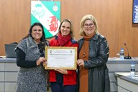 Câmara de Rio Negro realiza emocionante homenagem aos alunos e professores da Escola Tia Apolônia