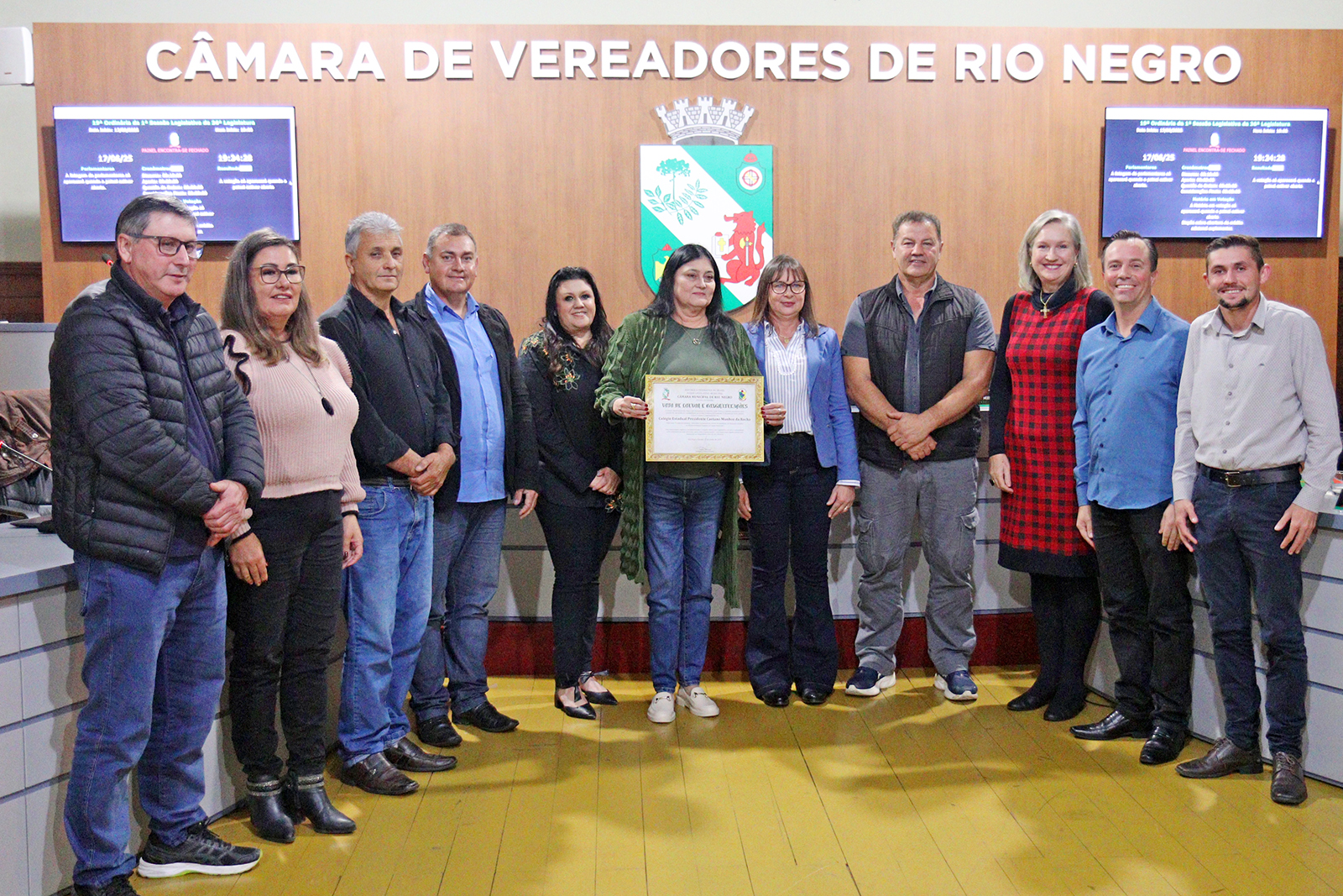 Câmara de Rio Negro homenageia Colégio Presidente Caetano Munhoz da Rocha pelos 76 anos de contribuição à educação