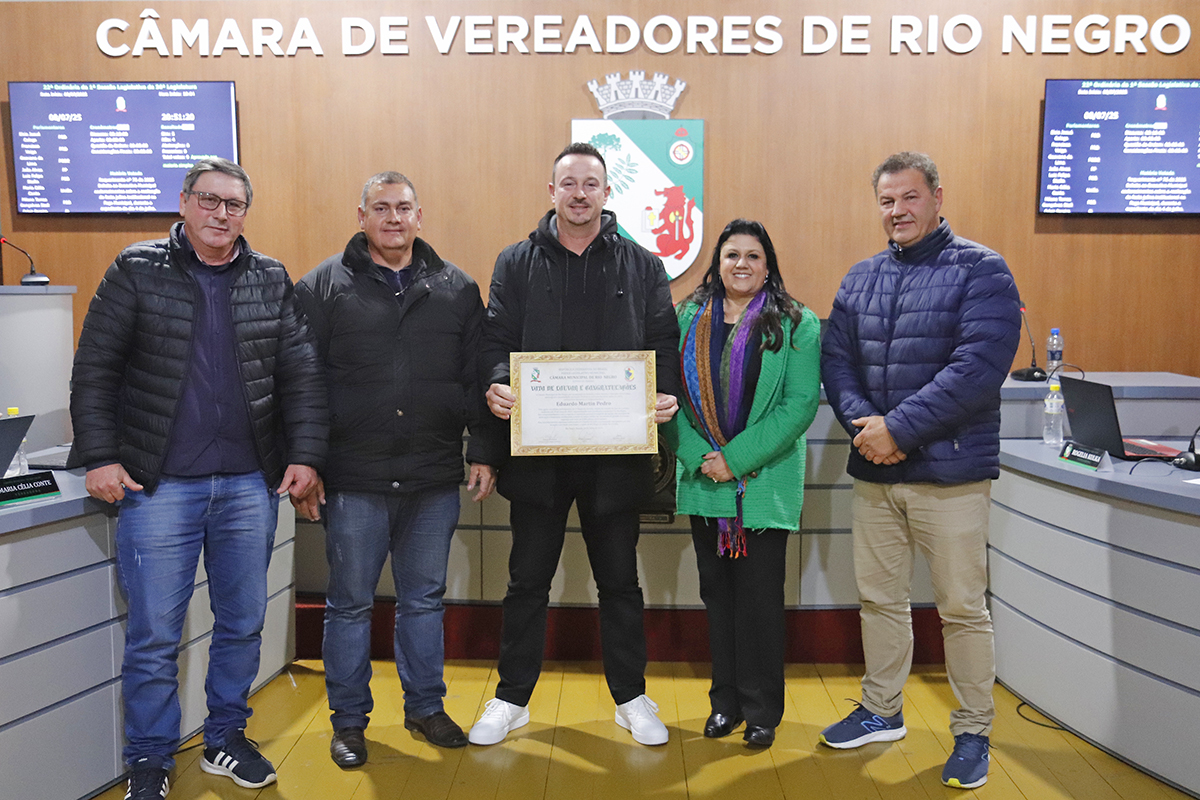 Câmara Municipal de Rio Negro homenageia atletas da corrida de rua 