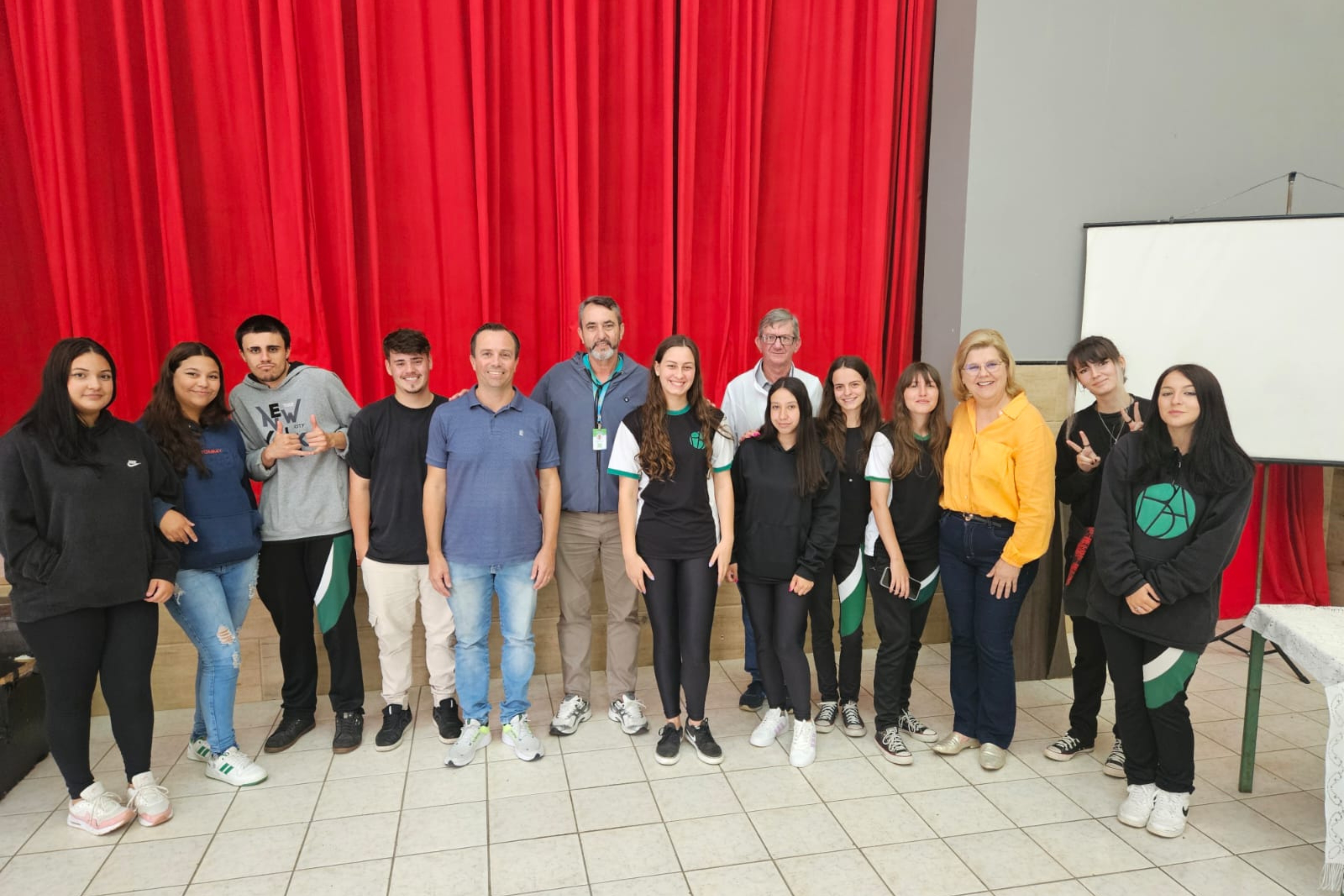 Vereadora Isabel Grossl participa de atividades em escolas de Rio Negro